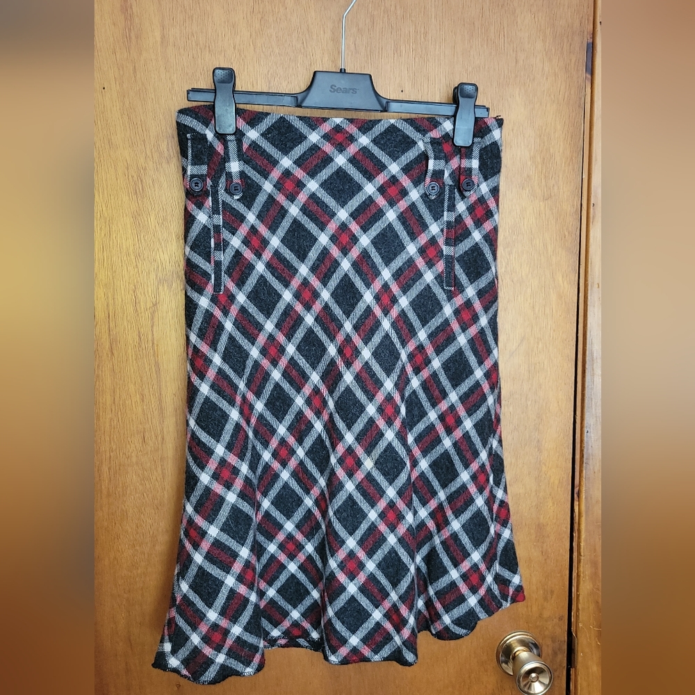 Plaid knee length skirt sz 6